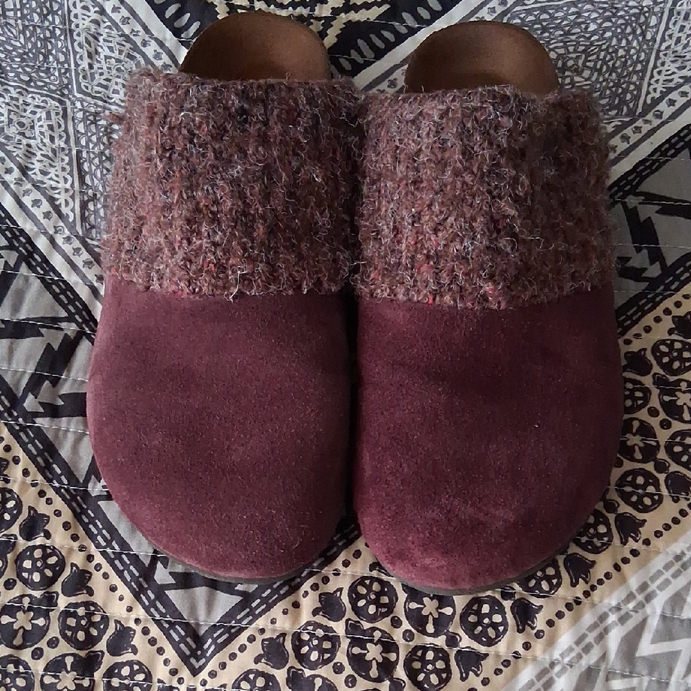 White Mountain Burgundy Knit Clogs